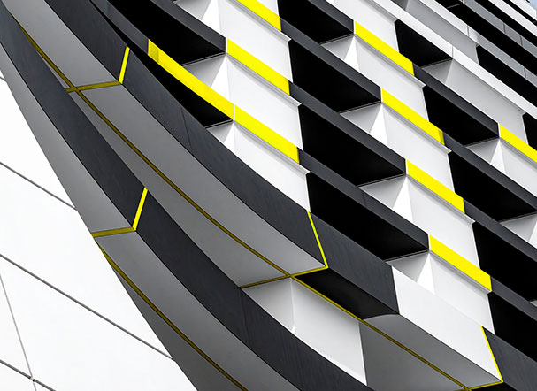 imagem abstrata de blocos em amarelo, cinza escuro e cinza claro