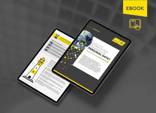 Mockup ilustrativo de dois tablets, um acima do outro, com imagens do conteúdo interno do e-book. No canto superior direito, faixa descritiva nas cores amarelo e cinza, com o nome 